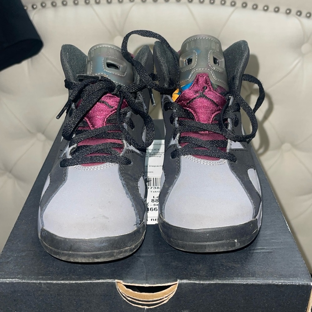 LIKE NEW.....Jordan 6 retro black/ Bordeaux- lt graphite size 2.5